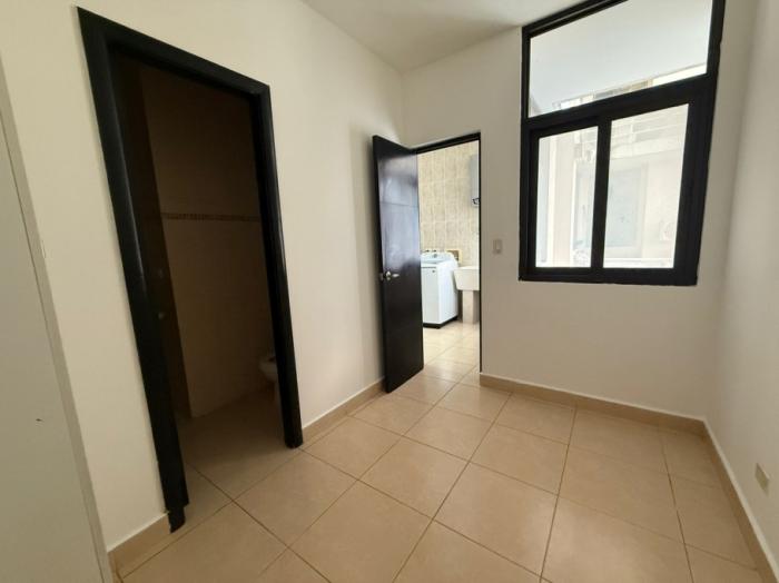 Venta de amplio apartamento en ph parque del mar i, costa del este