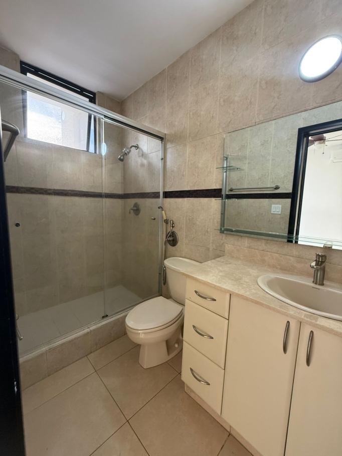 Venta de amplio apartamento en ph parque del mar i, costa del este