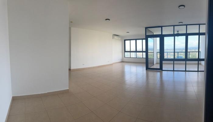 Venta de amplio apartamento en ph parque del mar i, costa del este