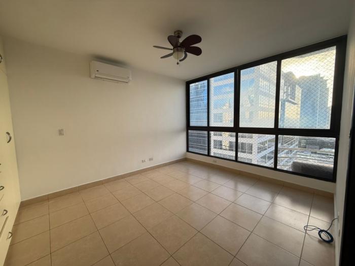 Venta de amplio apartamento en ph parque del mar i, costa del este