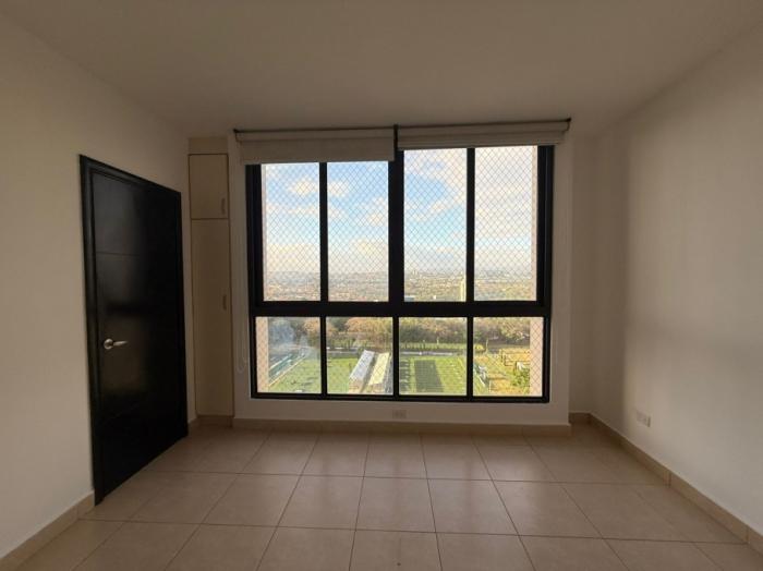 Venta de amplio apartamento en ph parque del mar i, costa del este