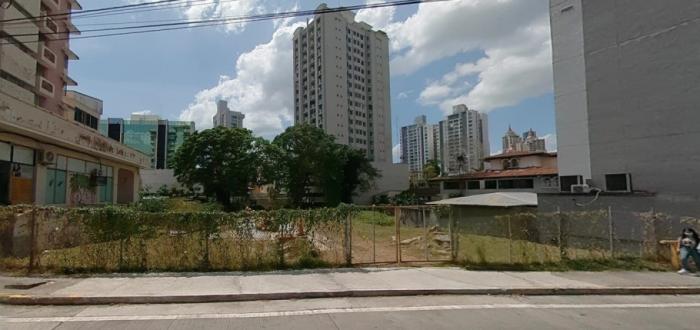 Se vende terreno comercial en el cangrejo