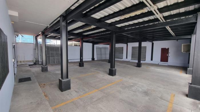 Se vende o se alquila edificio en costa del este