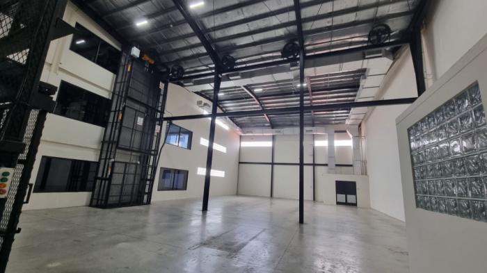 Se vende o se alquila edificio en costa del este