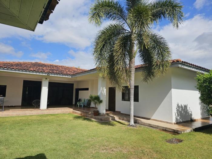 Venta de casa amoblada en coronado