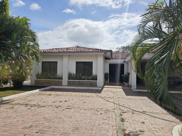 Venta de casa amoblada en coronado