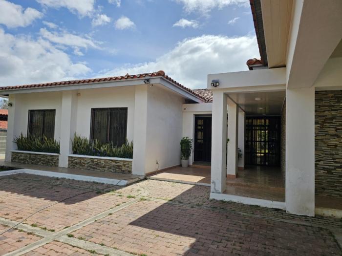 Venta de casa amoblada en coronado