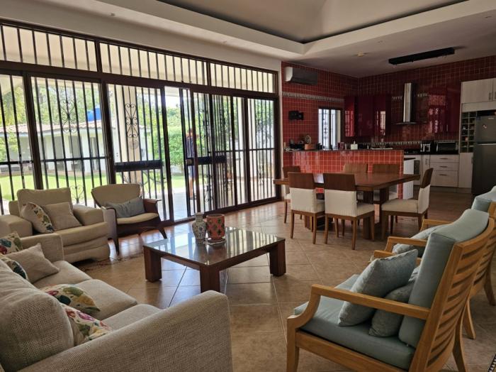 Venta de casa amoblada en coronado