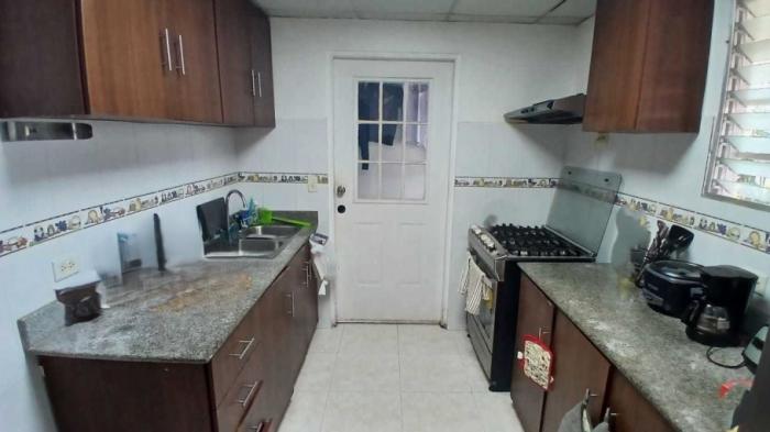 Venta de casa con tres recámaras en villa zaita,