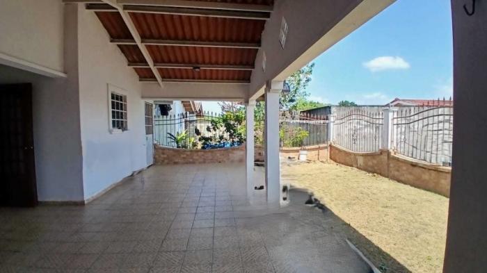 Venta de casa con tres recámaras en villa zaita,