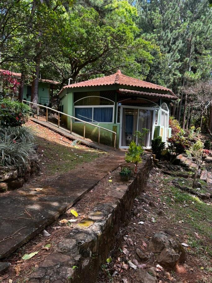 Se vende terreno con casa en altos de maria