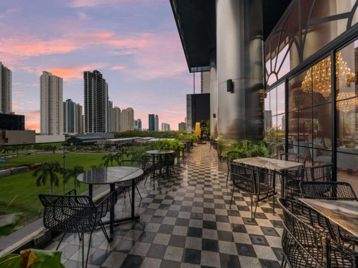 Se vende oficina en costa del este amoblada