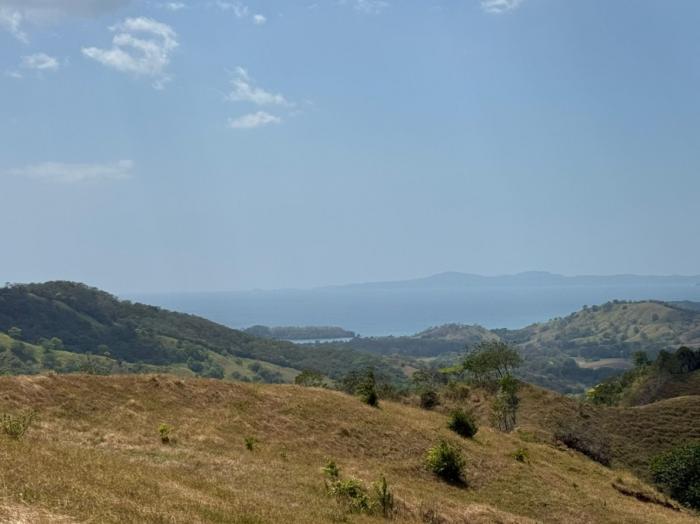 Propiedad con vista al mar y a las montañas, 115 hectáreas en filipinas, quebro, veraguas