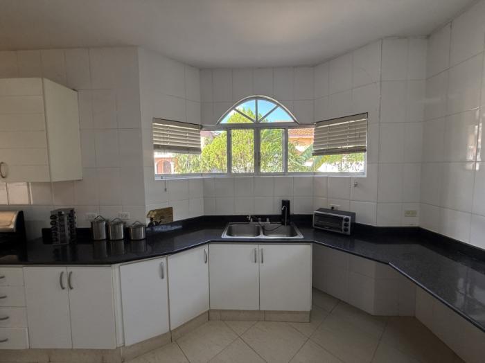 House for sale in ph residencial las perlas