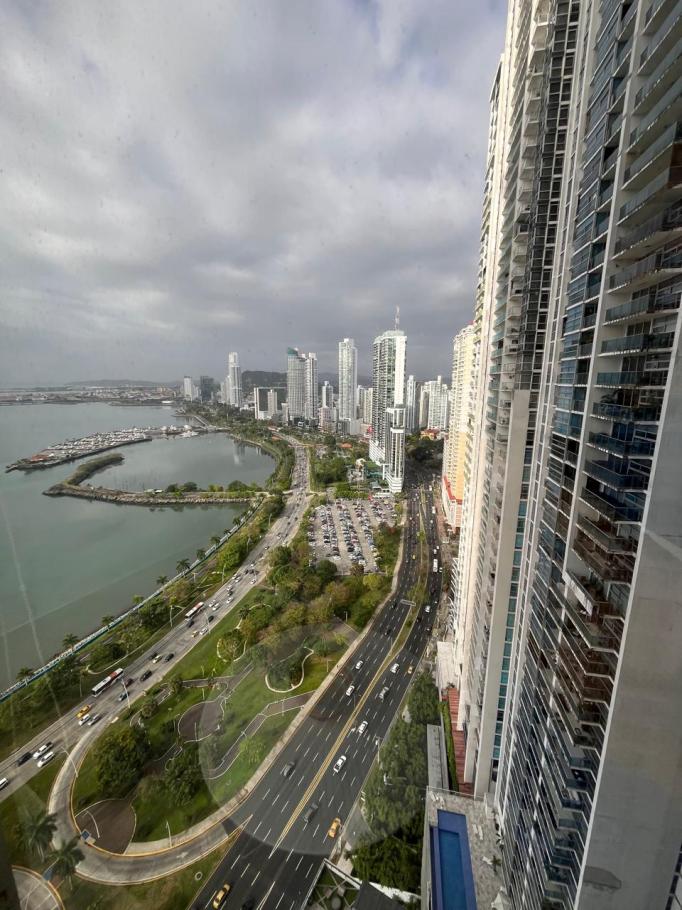 Alquiler de oficina en torre bicsa de 165 mts cuadrados