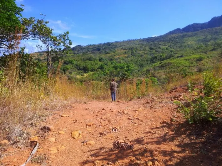 Mountain and river views:  8.7 hectares, just 5 minutes from Santa Fe
