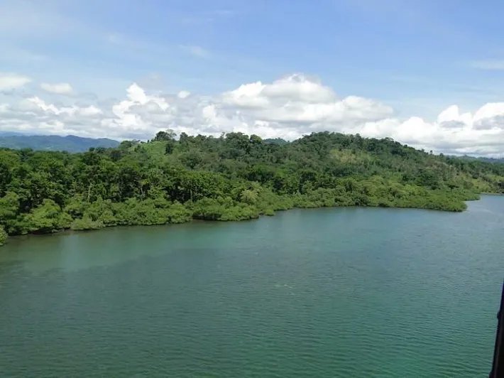 600 hectares of land around bay south of Almirante  - great development potential!