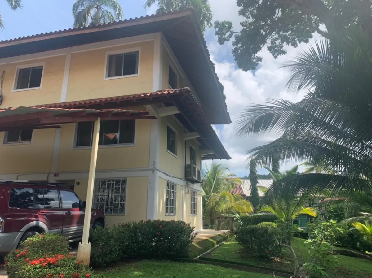 Casa en Albrook en alquiler con 3 recamaras amoblada con todos los ser...