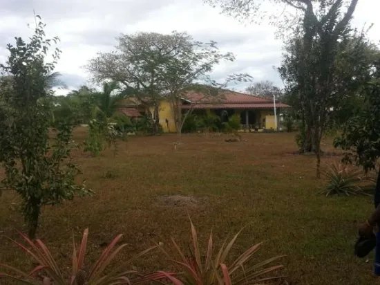 Casa de campo en gran lote en cochea abajo cerca de david