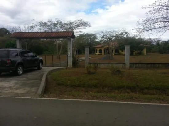 Casa de campo en gran lote en cochea abajo cerca de david