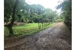 Terreno en playa reina de 1370 m2 titulada