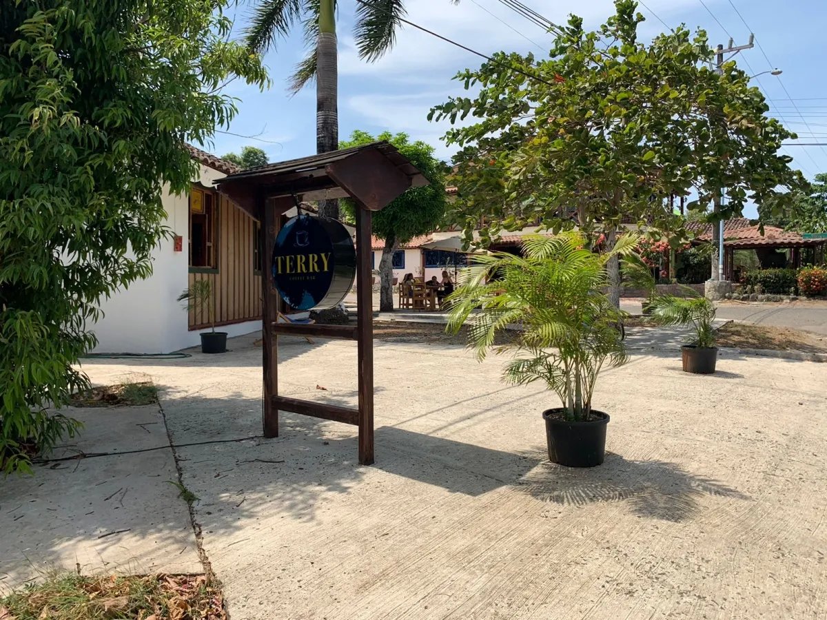 Se vende lote de 500 metros cuadrados en la localidad de pedasi, provincia de los santos.