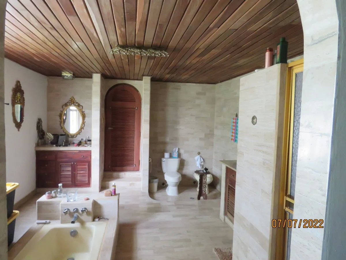 Gran casa familiar junto al centro comercial terronal en zona comercial