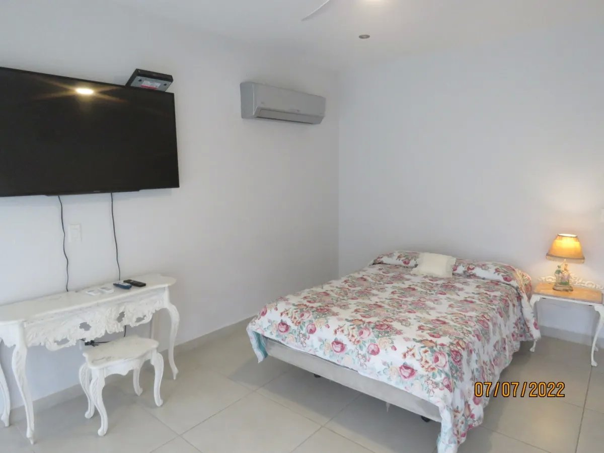 Gran casa familiar junto al centro comercial terronal en zona comercial