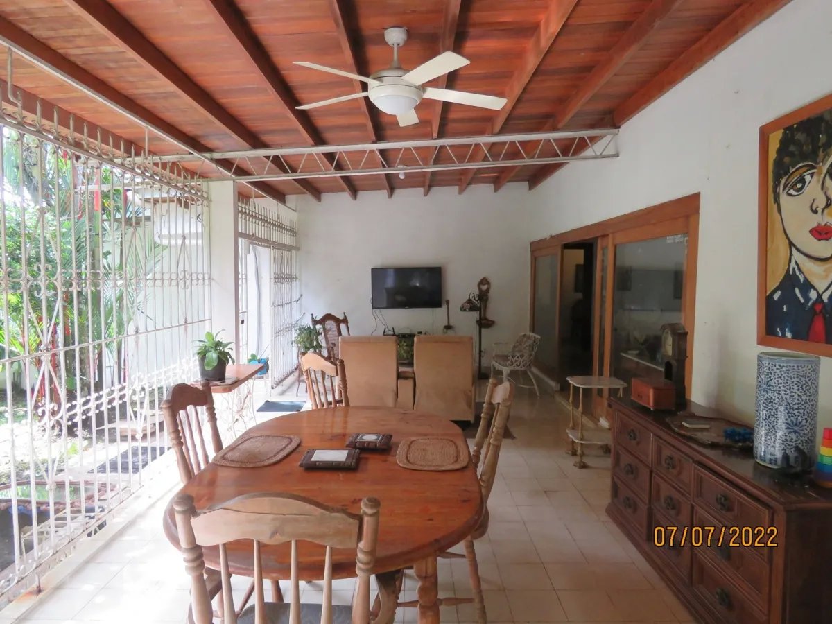Gran casa familiar junto al centro comercial terronal en zona comercial