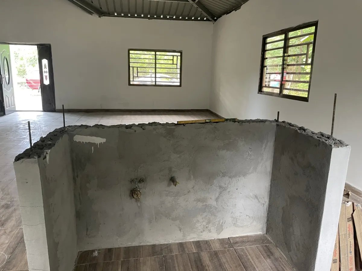 Casa casi terminada en un gran terreno en dolega