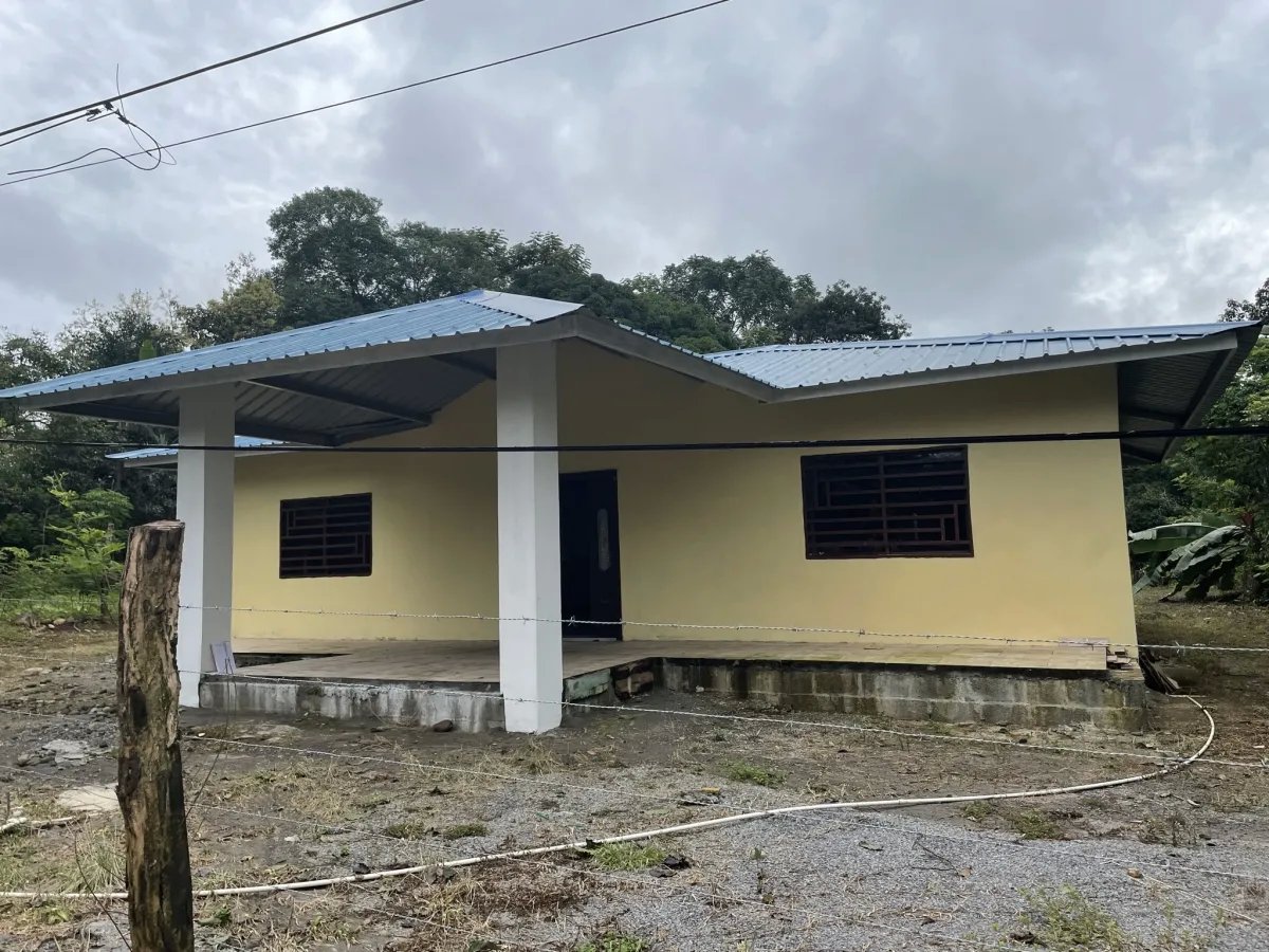 Casa casi terminada en un gran terreno en dolega