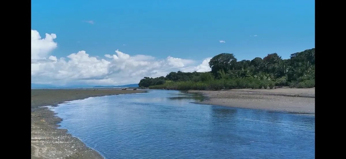 Propiedad en venta frente a la playa de lagartero,  santa catalina, veraguas.