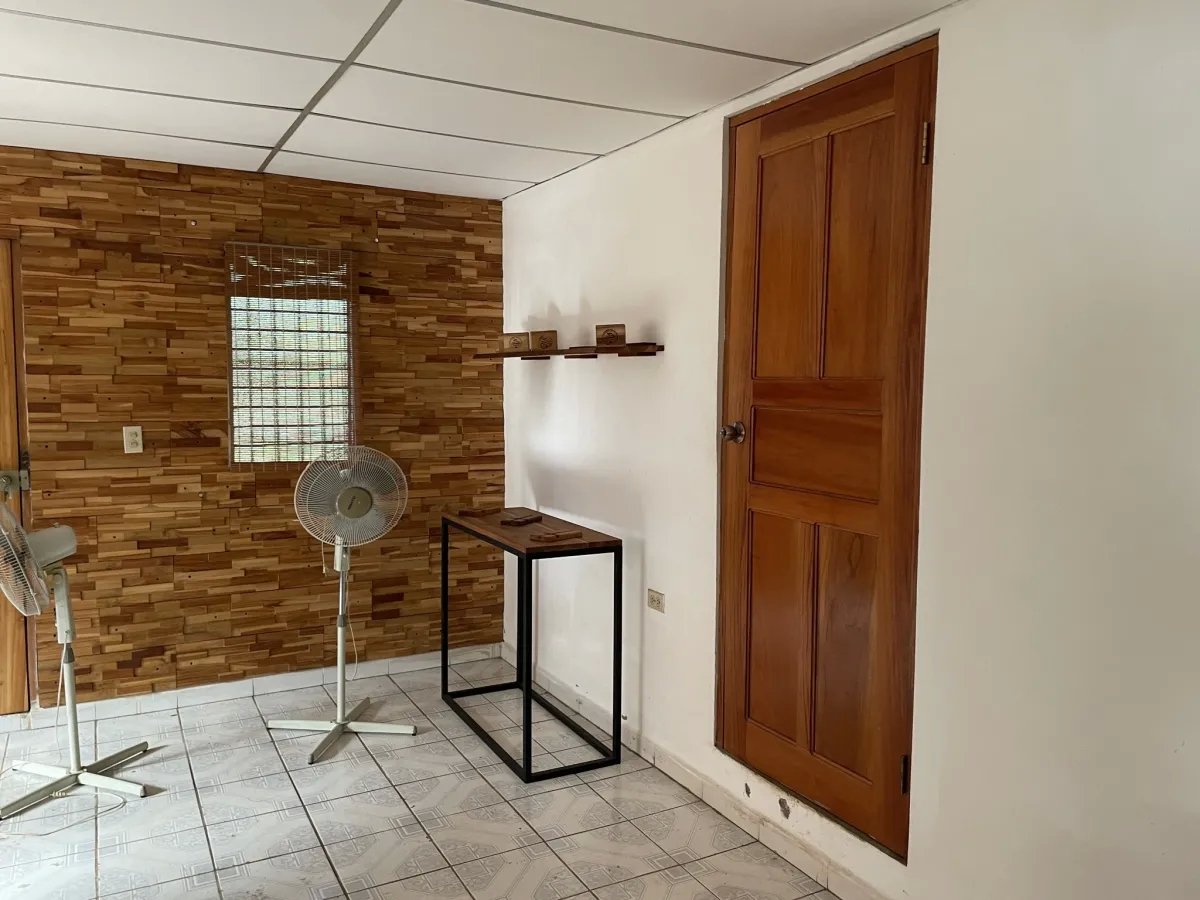 Casa u oficina en el centro de las lajas - cerca de la playa