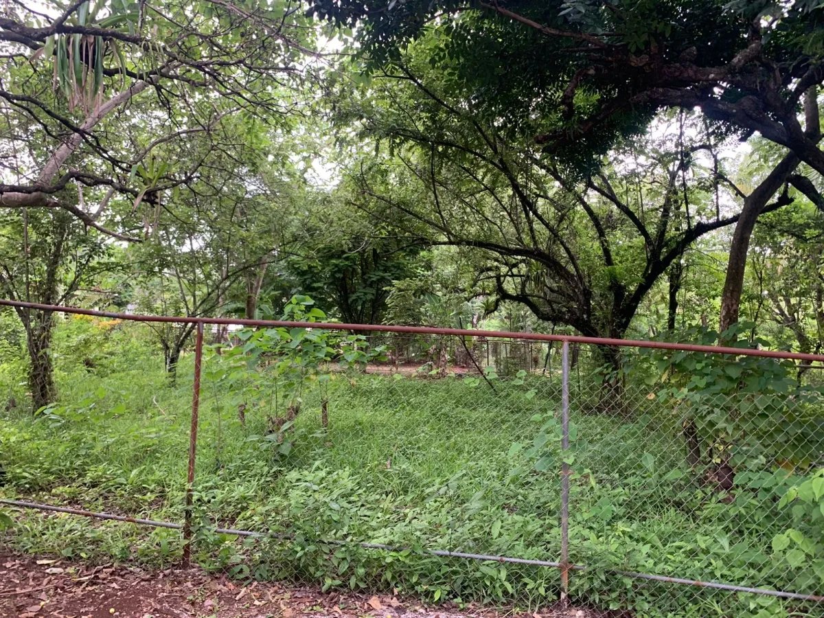 Se vende propiedad de casi 1,000 metros de terreno, en  el centro de santa catalina, veraguas, panamá