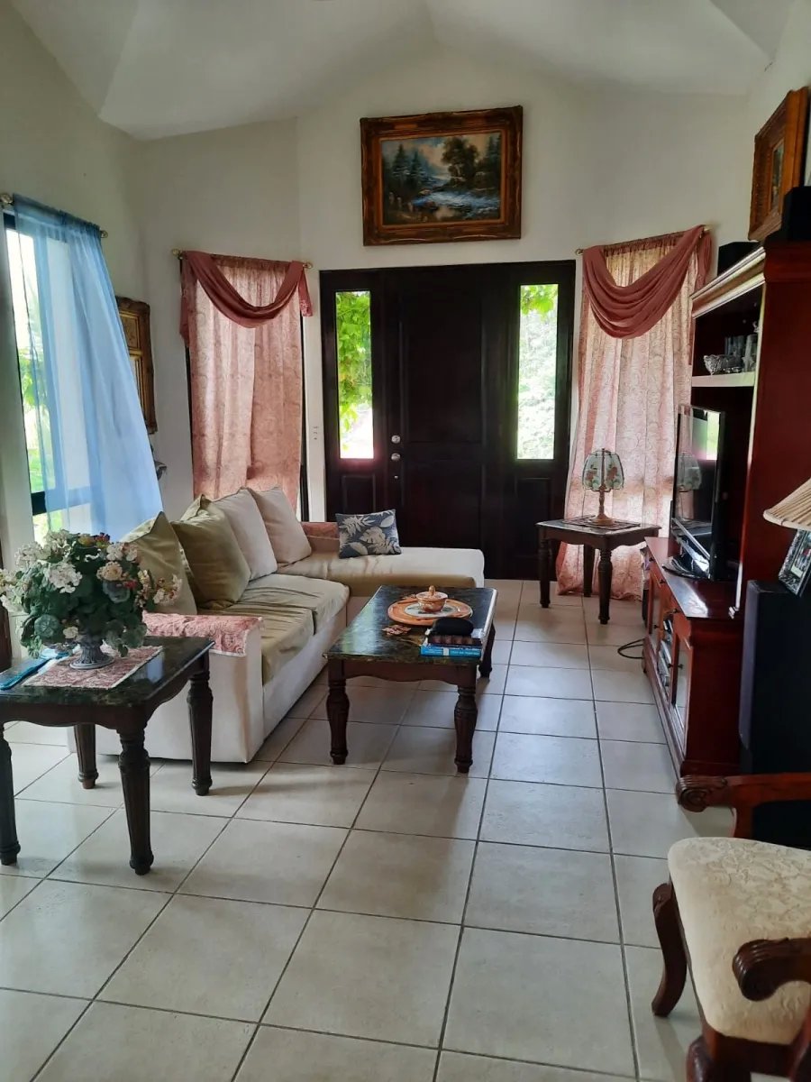 Fácil casa en la montaña segura comunidad cerrada