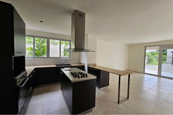 Venta de casa en villa sur, costa sur