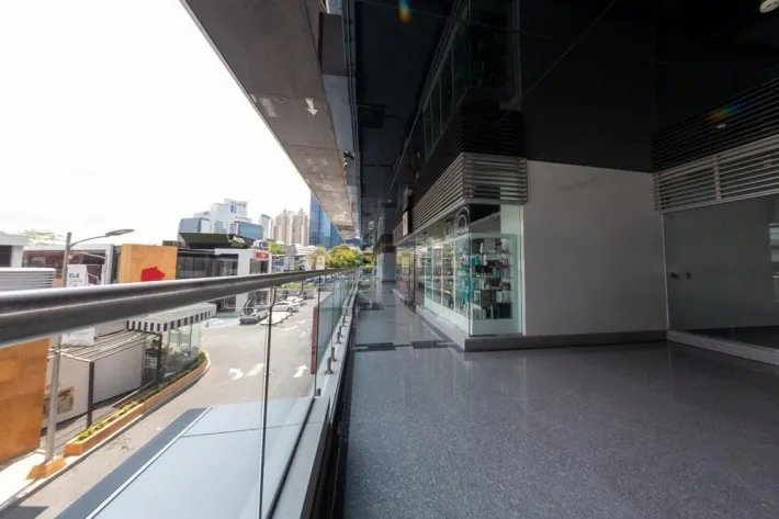Alquiler de local comercial en vía brasil con vía israel, ciudad de pa...