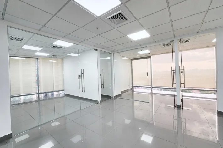 Alquiler de oficina vacía en ph torre aseguradora ancón, costa del este