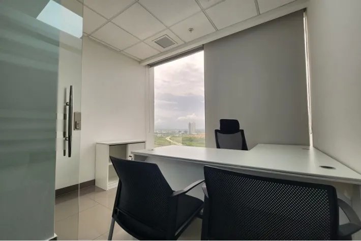 Alquiler de oficina vacía en ph torre aseguradora ancón, costa del este