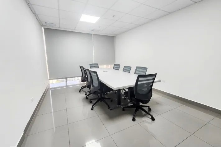 Alquiler de oficina vacía en ph torre aseguradora ancón, costa del este