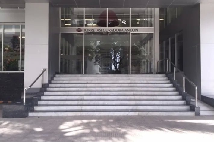 Alquiler de oficina vacía en ph torre aseguradora ancón, costa del este