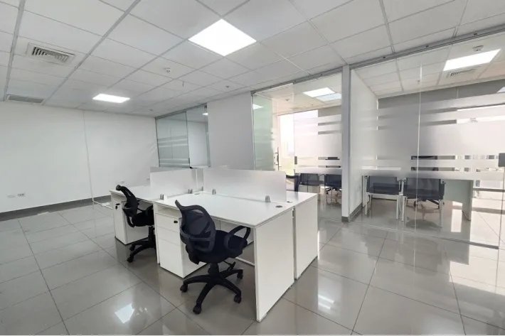 Alquiler de oficina vacía en ph torre aseguradora ancón, costa del este