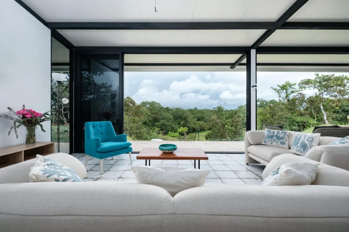Nueva casa de buen gusto en un lote de ensueño río en la tranquilidad ...