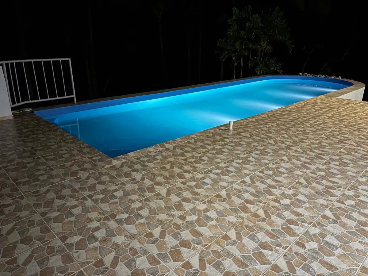 Su casa de playa de lujo en un terreno generoso