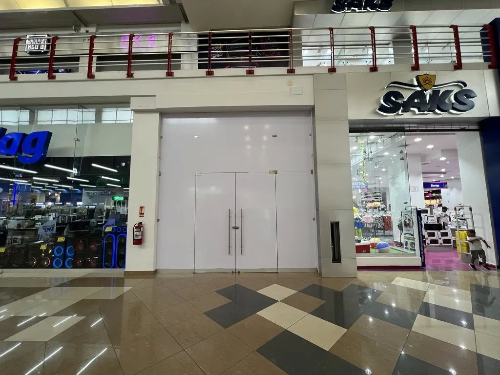 Se vende o alquila local comercial en westland mall
