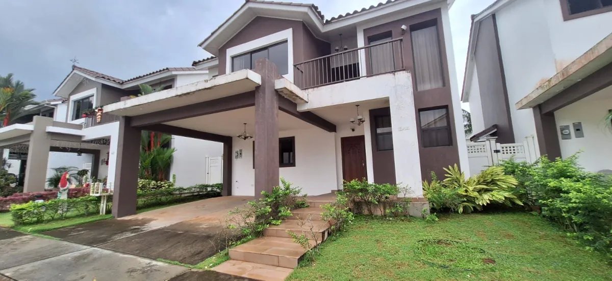 Venta de casa en p.h. olympus, brisas del golf