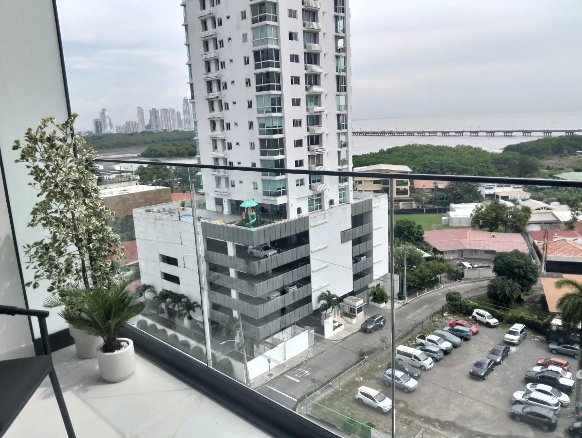 Nuevo y exclusivo apartamento cerca de costa del este/new & exclusive apartment close to costa del este
