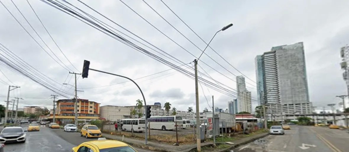 Se vende terreno comercial una cuadra de ave. balboa