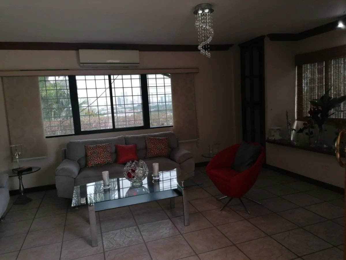 Se vende casa en villa lucre