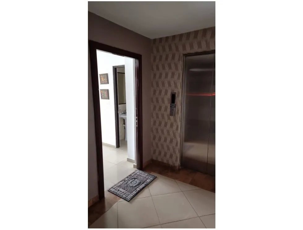 Alquiler de apartamento amoblado en obarrio, piso alto